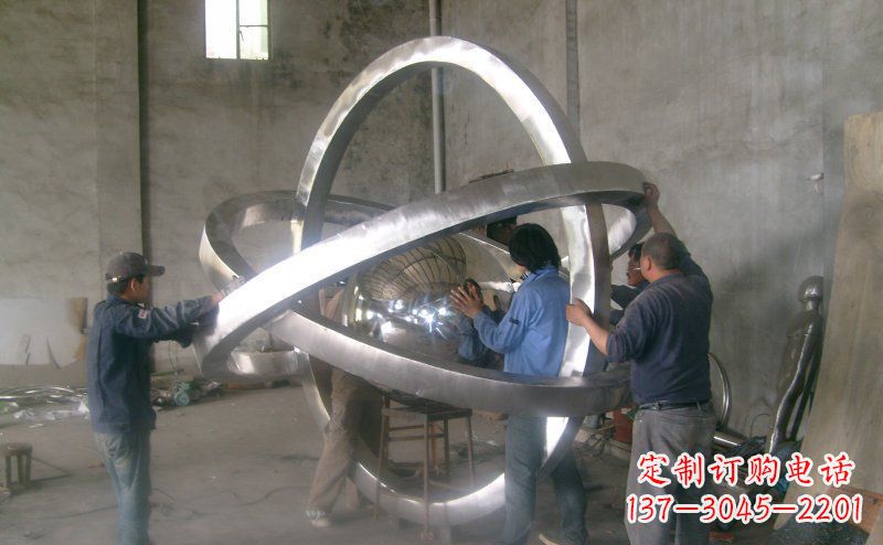 信阳不锈钢圆环雕塑——艺术之美