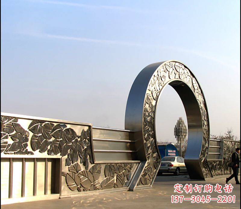 信阳拱门雕塑艺术品的精美表现