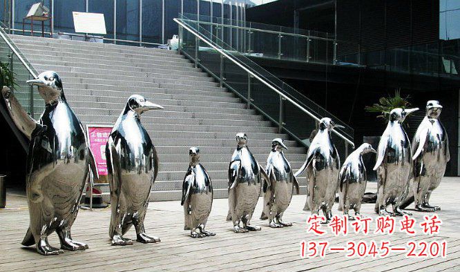 信阳企鹅雕塑——永恒的象征