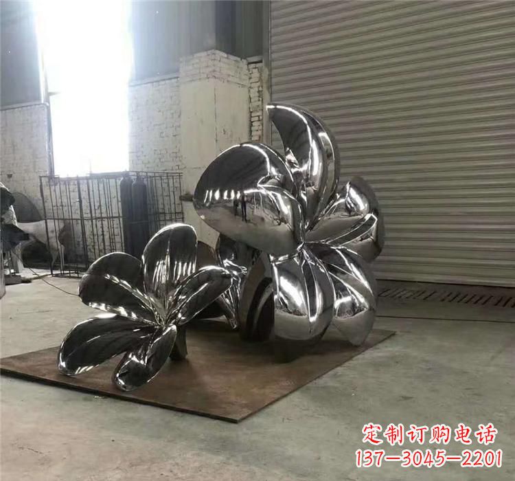 信阳不锈钢植物镜面荷花雕塑——艺术的精美结晶