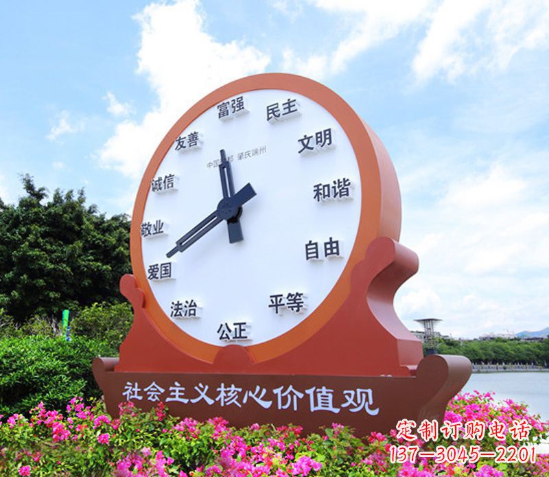 信阳价值观雕塑以不锈钢钟表为蓝本