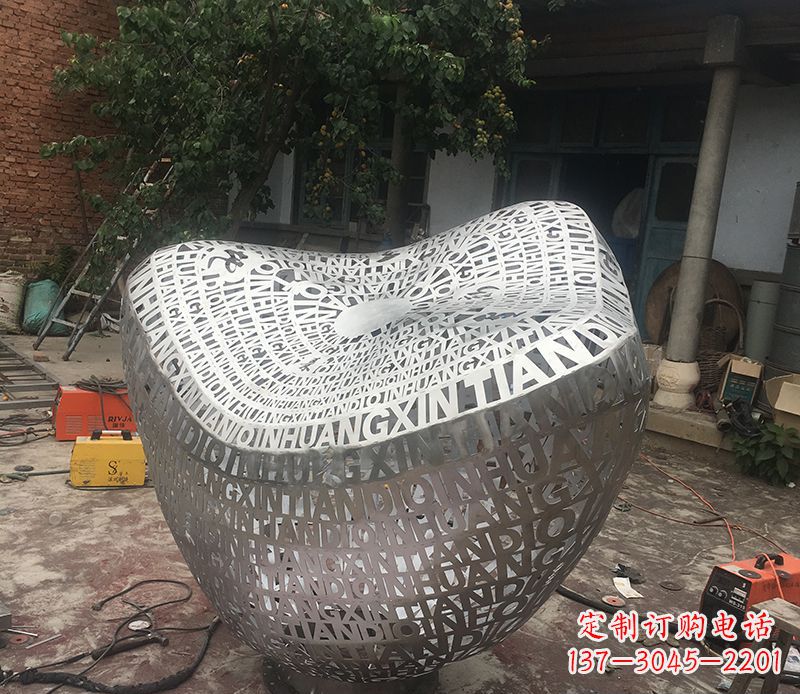 信阳不锈钢元宝雕塑精美外形与精美文化