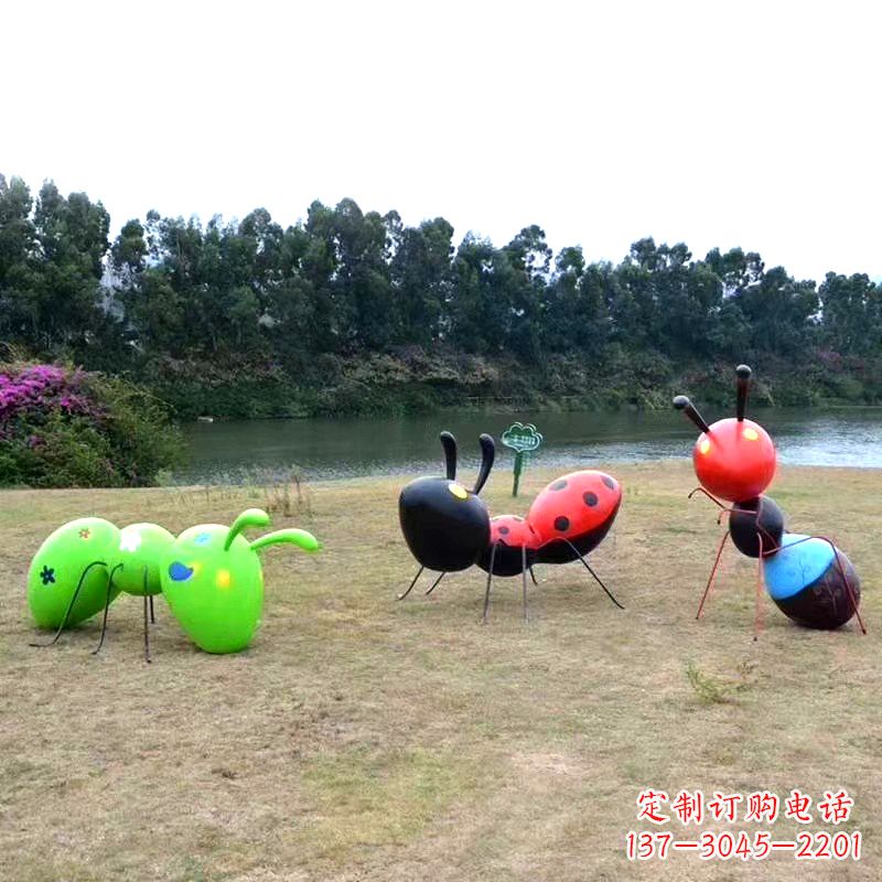 信阳彩绘玻璃钢蚂蚁雕塑——精致又充满动感