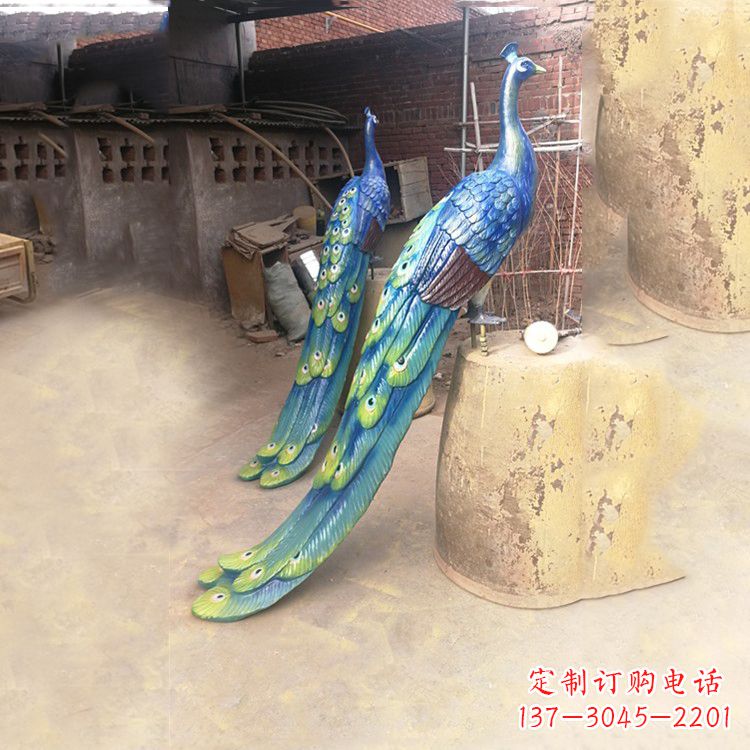 信阳彩绘孔雀铜雕塑