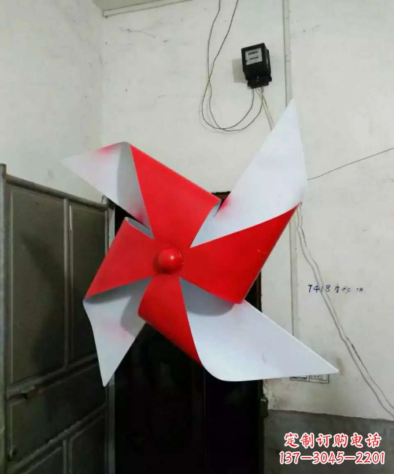 信阳彩色不锈钢风车雕塑色彩缤纷的艺术瑰宝