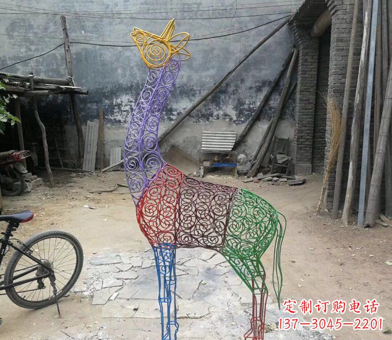 信阳彩色不锈钢镂空梅花鹿雕塑——精美艺术品