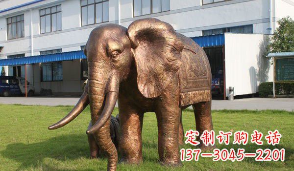 信阳草地大象铜雕