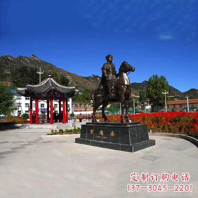 信阳纪念历史名人的骑马雕塑