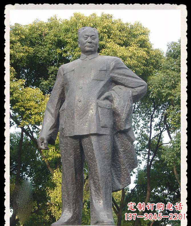信阳陈毅将军铜雕