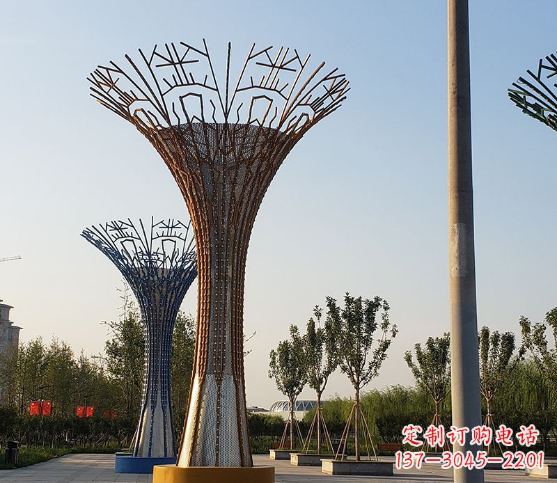 信阳城市景观的点缀——不锈钢树叶雕塑