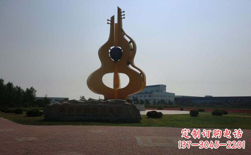 信阳城市的不锈钢葫芦雕塑