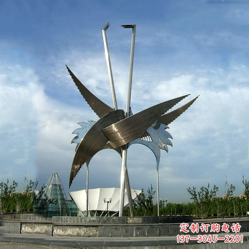 信阳城市广场精美仙鹤雕塑