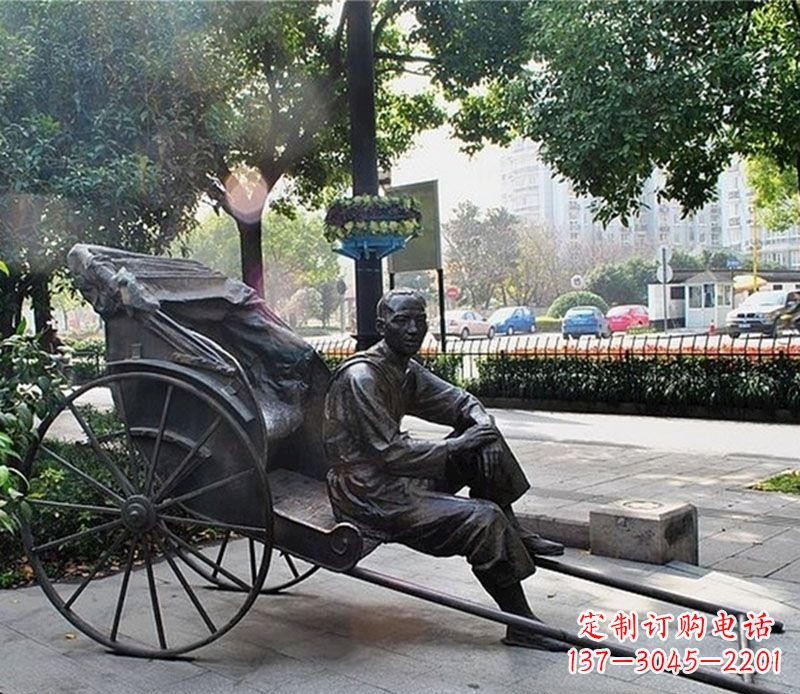 信阳城市接头黄包车夫铜雕——记录城市历史的缩影