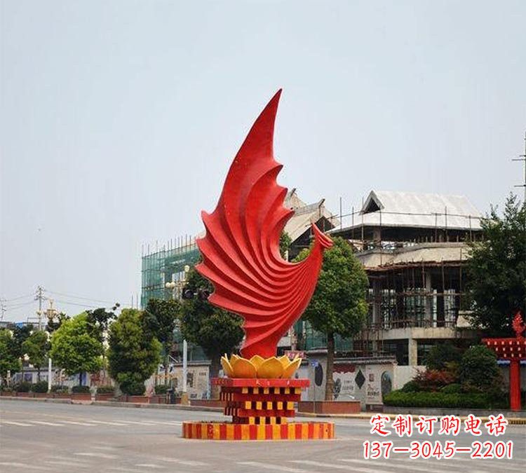 信阳凤凰雕塑为城市街边增添美丽