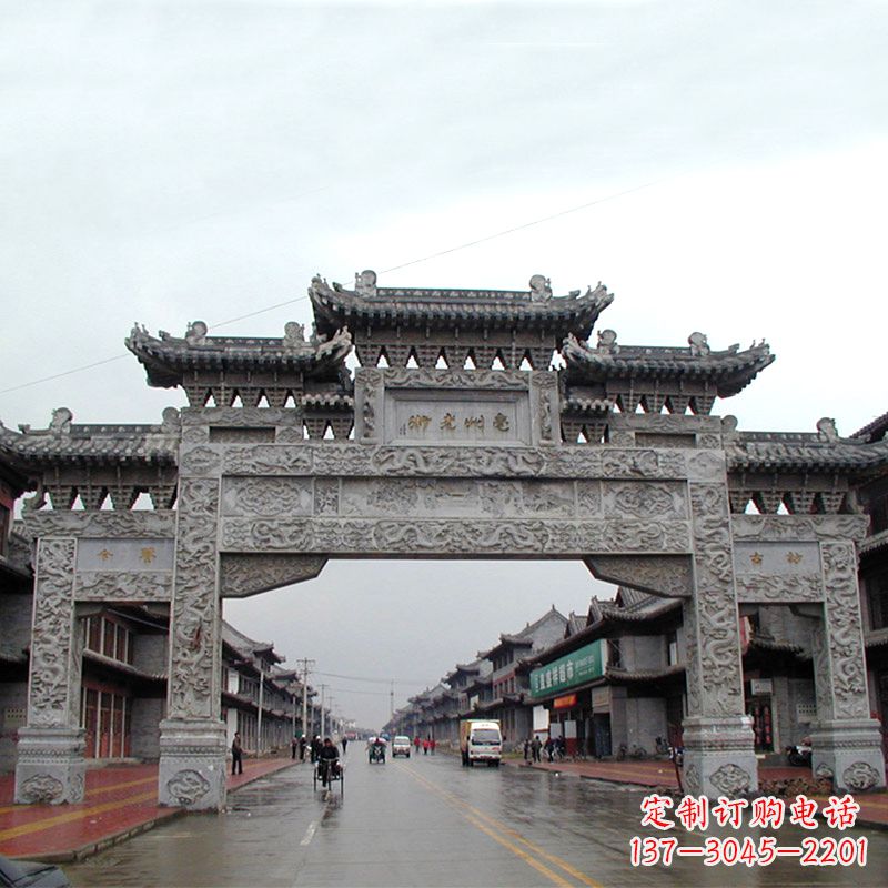 信阳城市街道仿古石牌楼