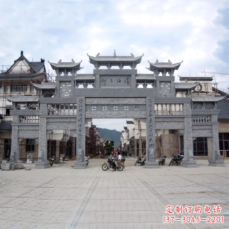 信阳城市街道五门石雕牌坊