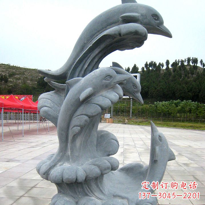 信阳海豚雕塑凝聚着美丽与动感