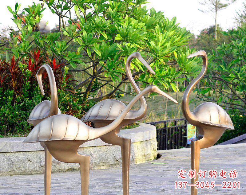 信阳丹顶鹤雕塑传承悠久的中国传统艺术