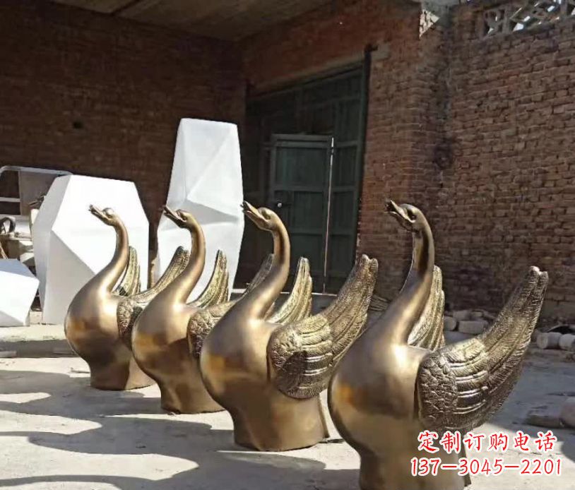 信阳抽象广场天鹅铜雕