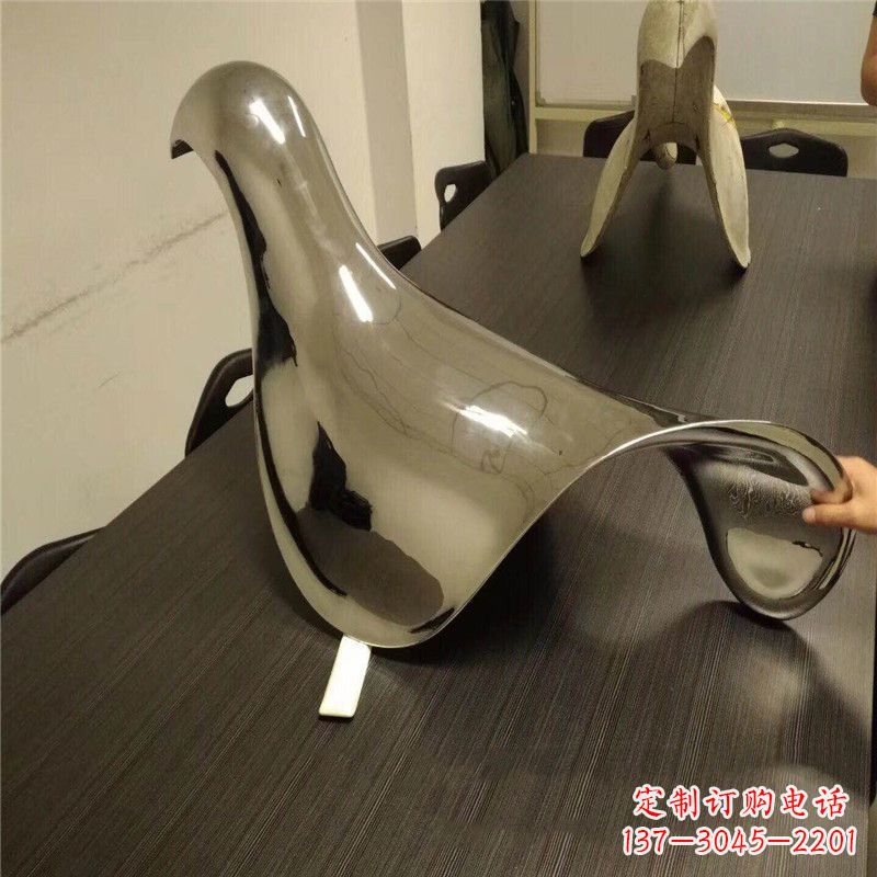 信阳鸽子雕塑——精致的抽象艺术