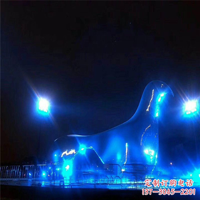 信阳鸽子雕塑彰显夜景灯光之美