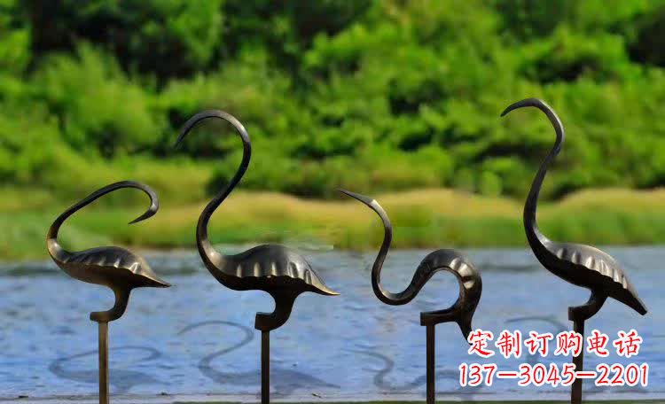 信阳细节雕琢,让仙鹤雕塑活灵活现