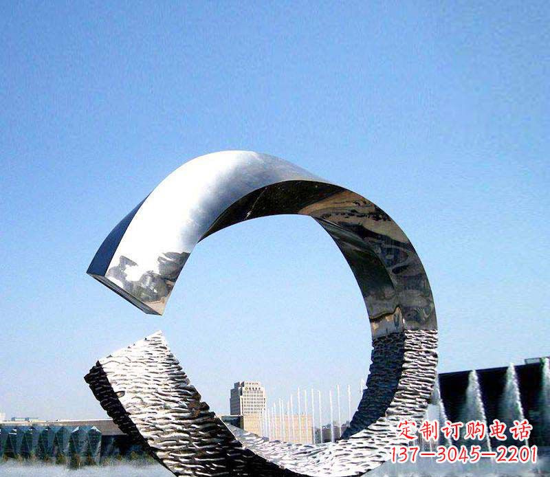 信阳抽象镜面不锈钢圆环雕塑