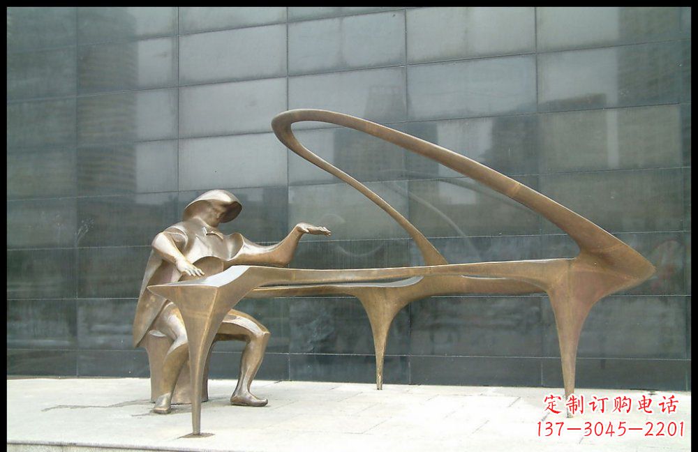 信阳钢琴雕塑融合音乐与艺术的完美结晶