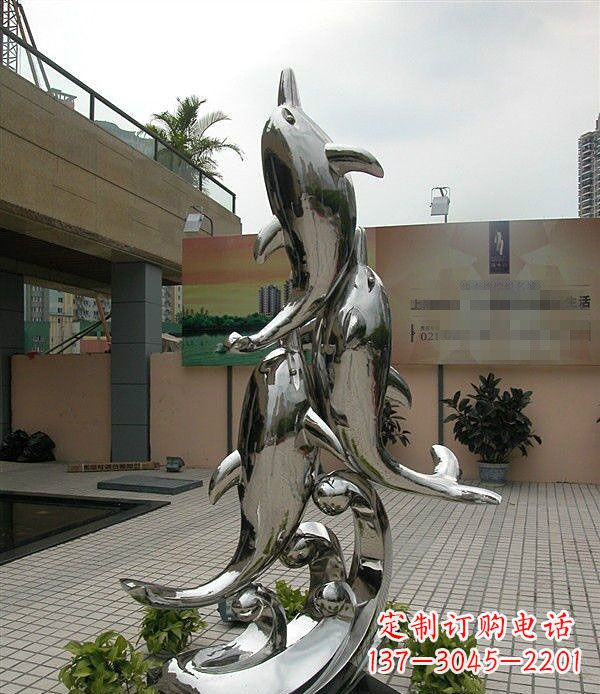 信阳海豚雕塑表达创意与活力