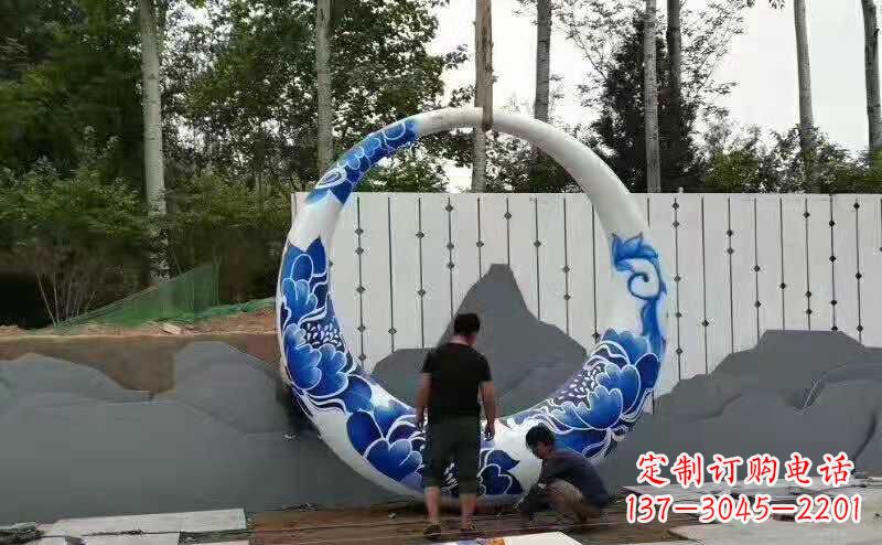 信阳美丽的月亮雕塑