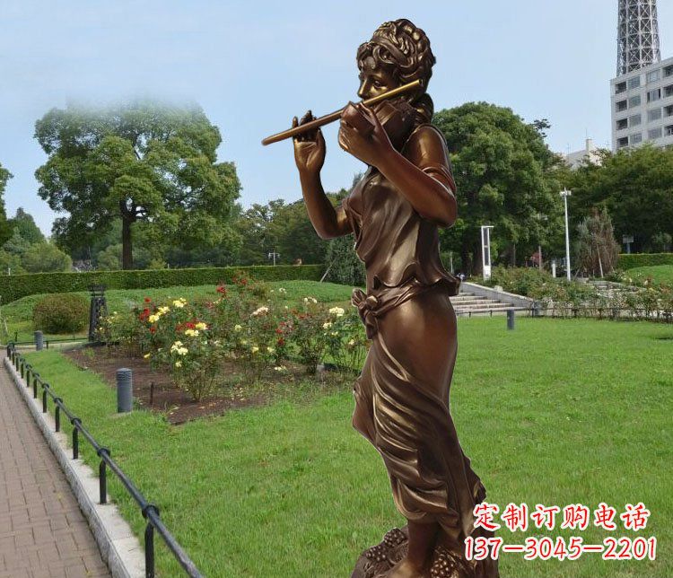 信阳美女雕塑把美景变成静物