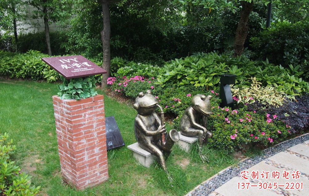 信阳青蛙雕塑传承萨克斯文化的艺术精品