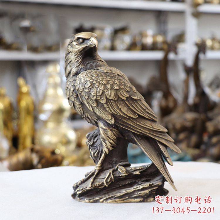 信阳纯铜老鹰雕塑传承自然之美