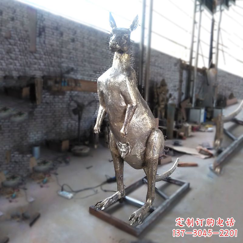 信阳纯铜铸造的袋鼠雕塑