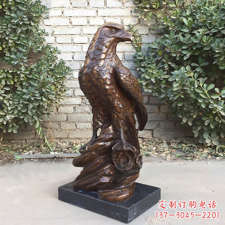 信阳铸造精美的老鹰雕塑