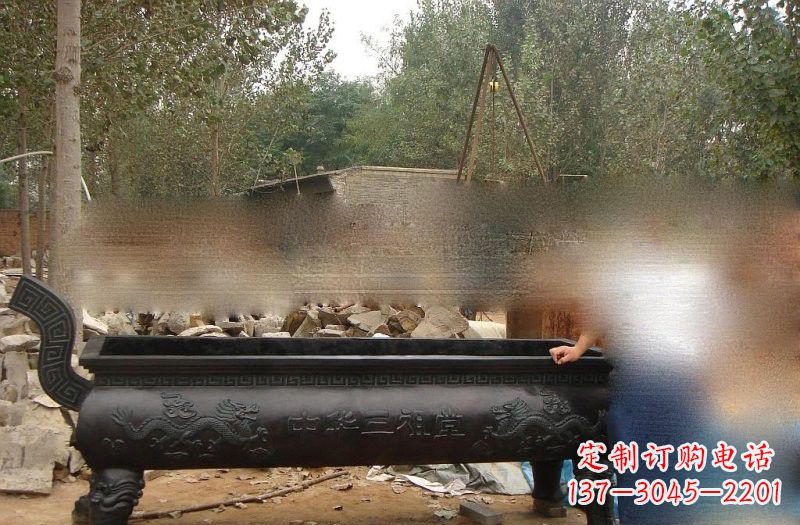信阳祠堂方形香炉铜雕