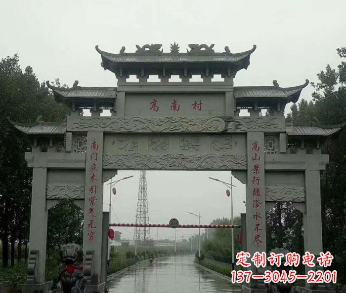 信阳村口的石雕牌楼——缅怀传统文化