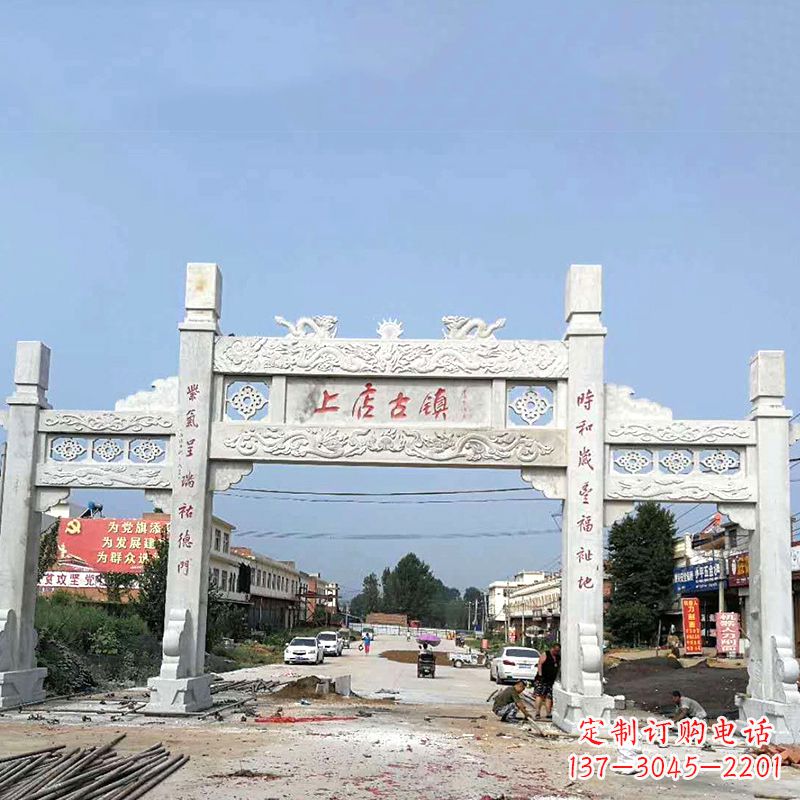 信阳村镇牌坊雕塑传承百年文化