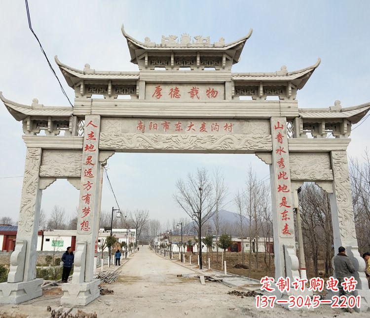 信阳此牌坊的石雕