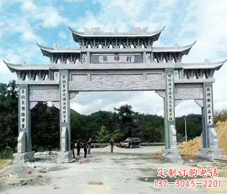 信阳村庄三门石牌坊石雕的内容。