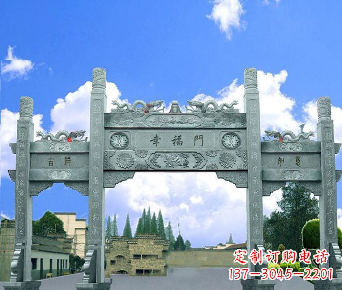 信阳村庄三门牌坊的雕塑之美