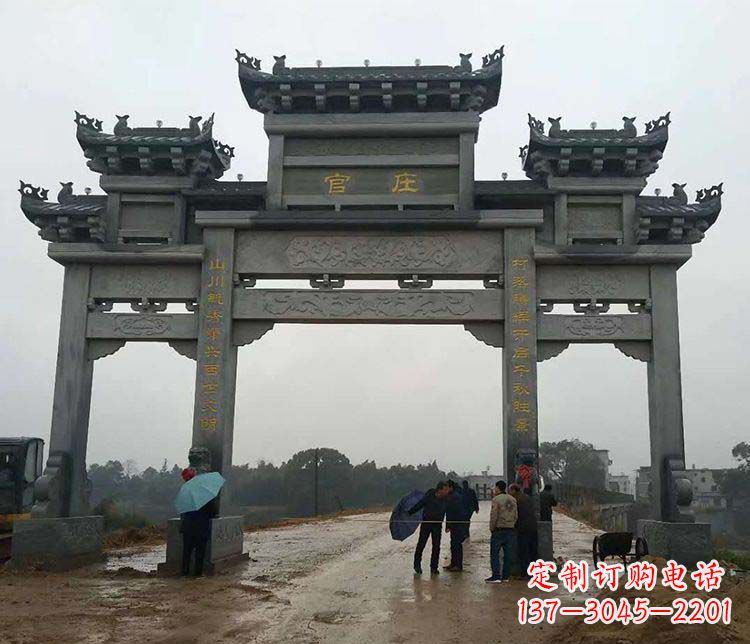 信阳村庄牌坊雕塑传承古老文化