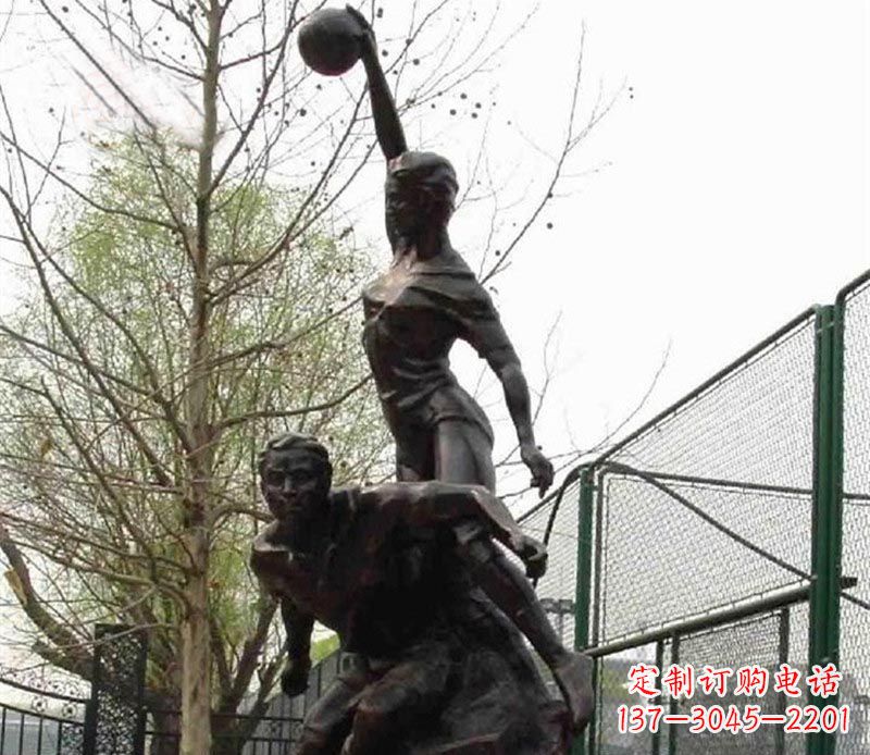 信阳打篮球的运动员铜雕