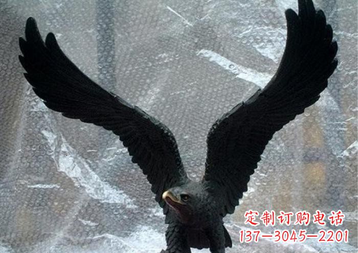 信阳大鹏展翅玻璃钢老鹰雕塑