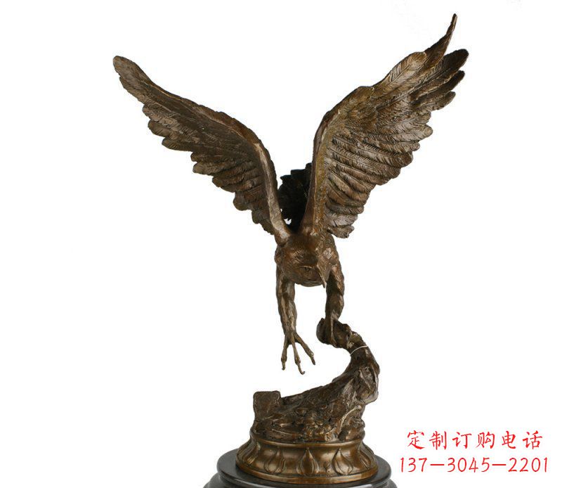 信阳大鹏展翅老鹰铜雕塑