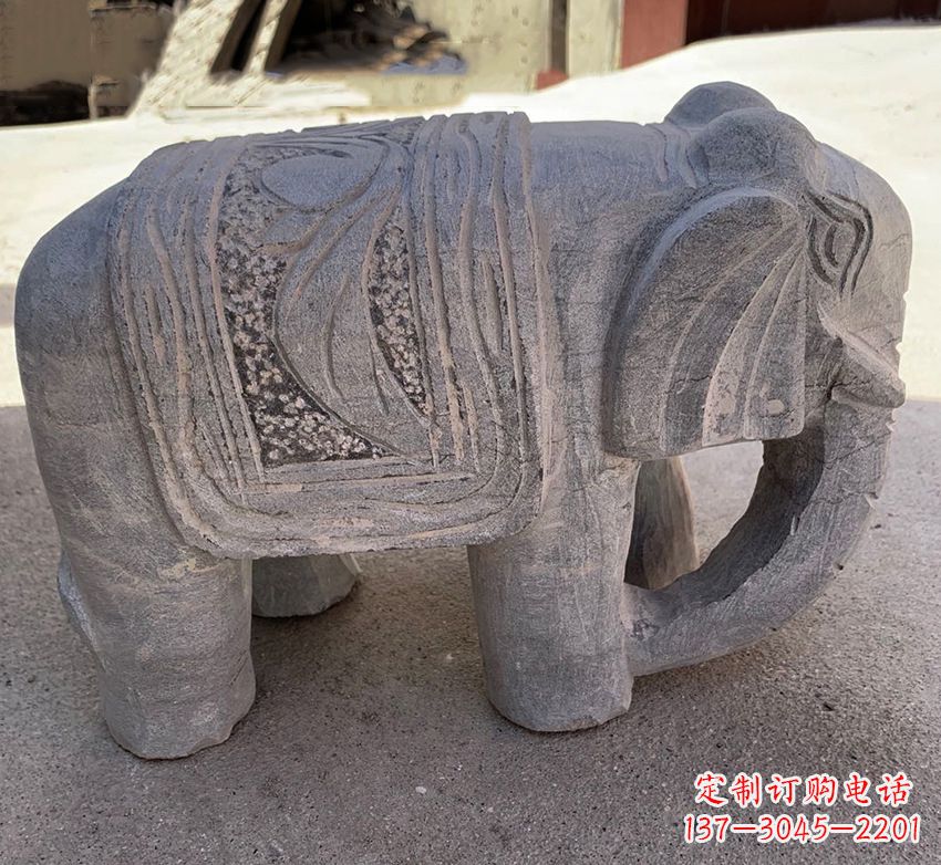 信阳大象可爱石雕