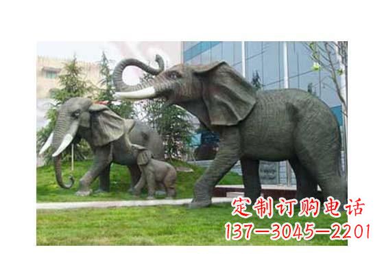 信阳大象一家三口铜雕