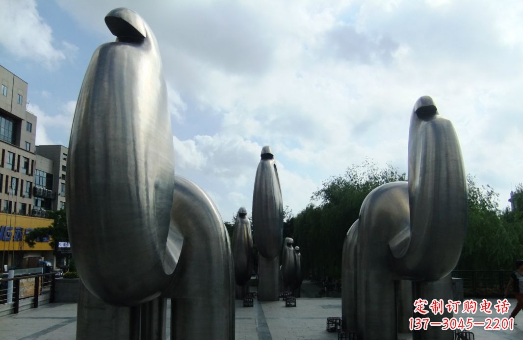 信阳精致不锈钢抽象骆驼雕塑