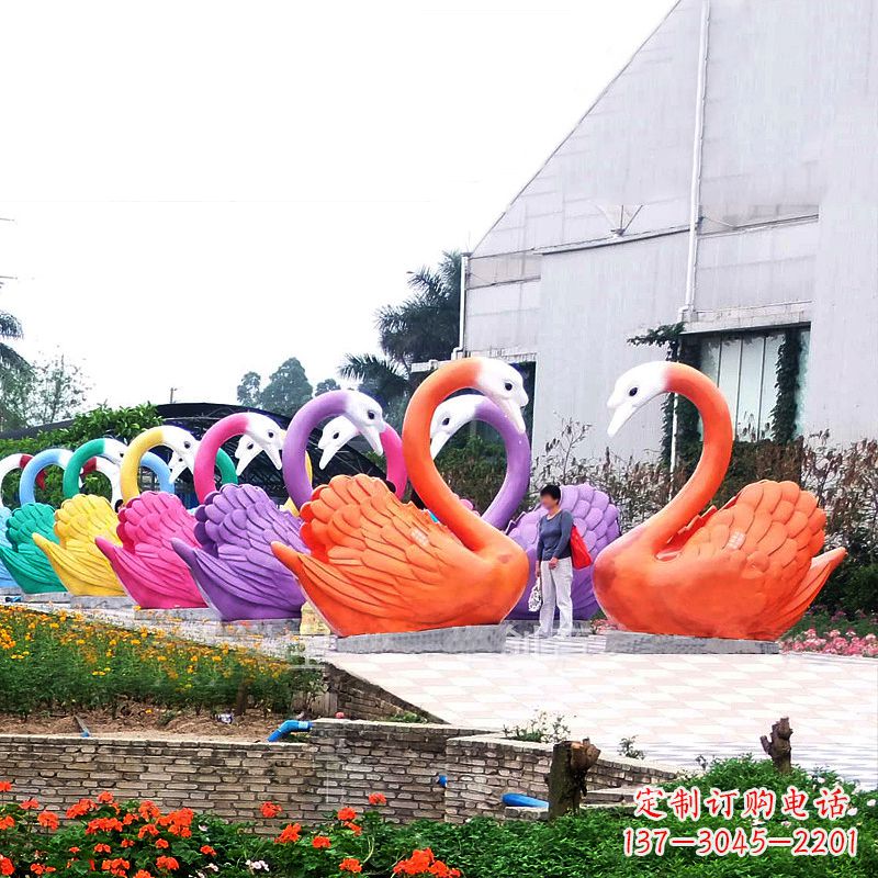 信阳大型彩色玻璃钢天鹅雕塑摆件