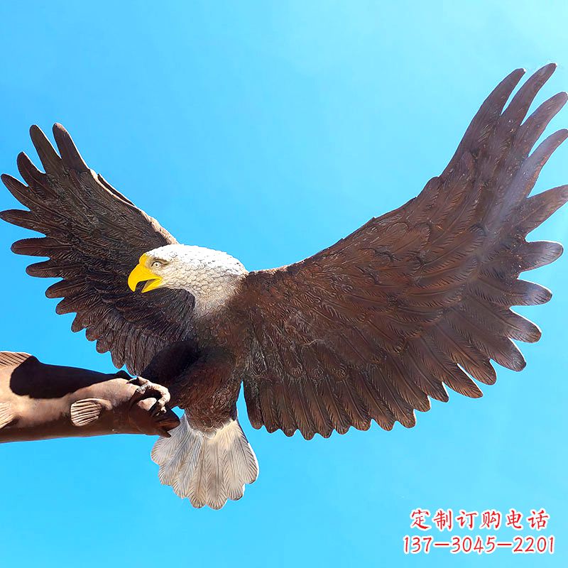 信阳精致仿真老鹰玻璃钢雕塑
